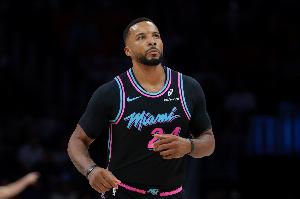 鲍威尔：我这次的伤势不严重 我太热爱篮球了&带伤也能打